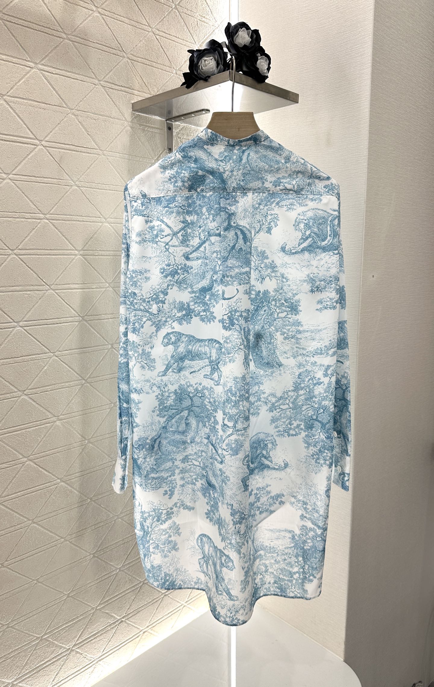 Printed silhouette shirt