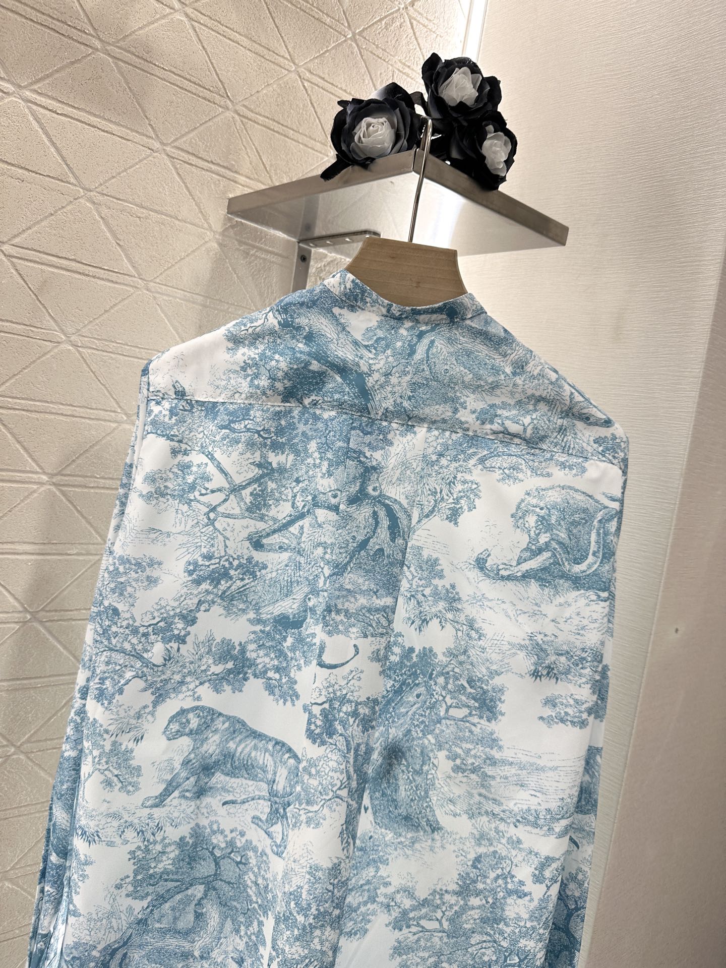 Printed silhouette shirt