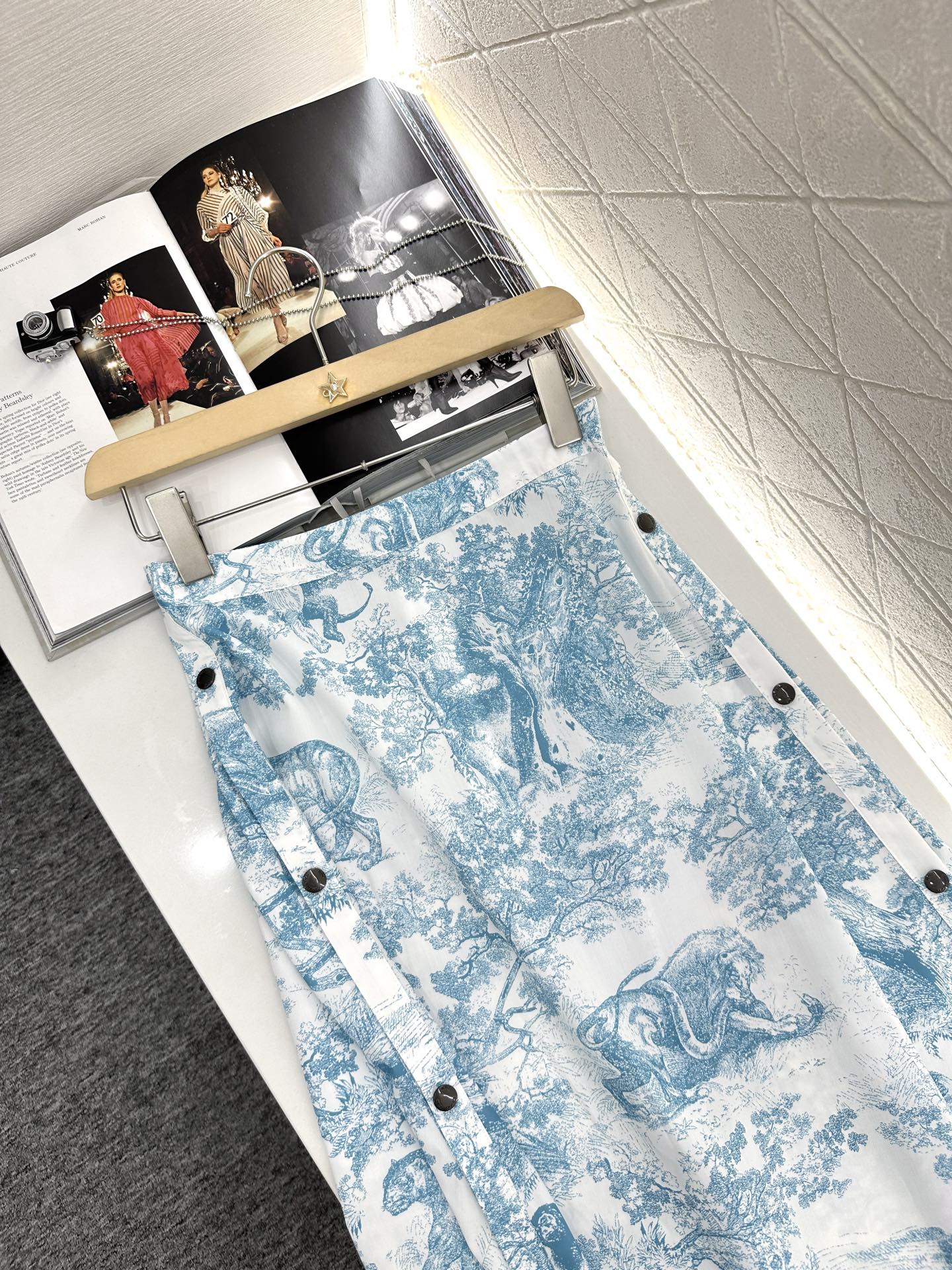 Printed silhouette underskirt