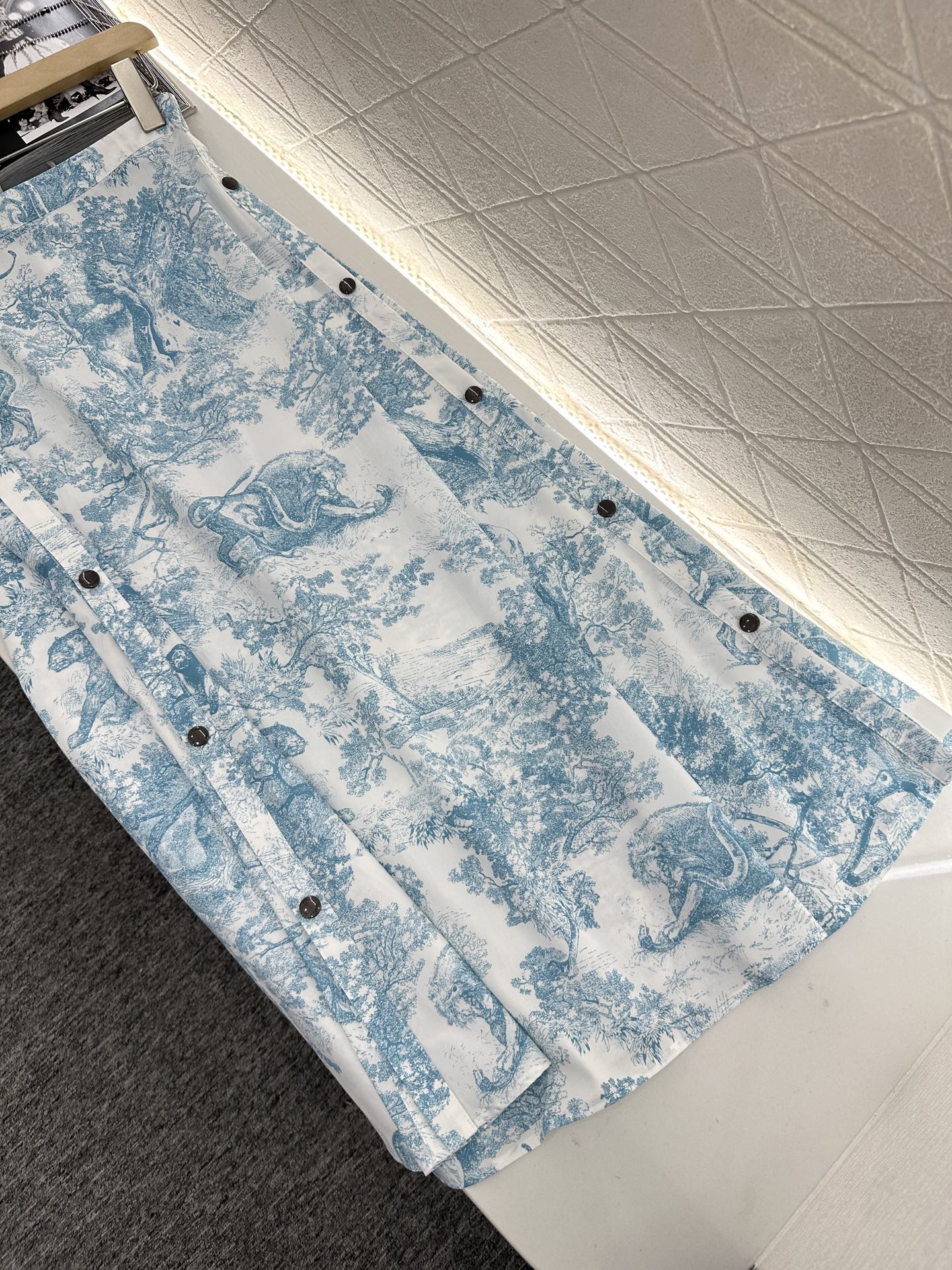 Printed silhouette underskirt
