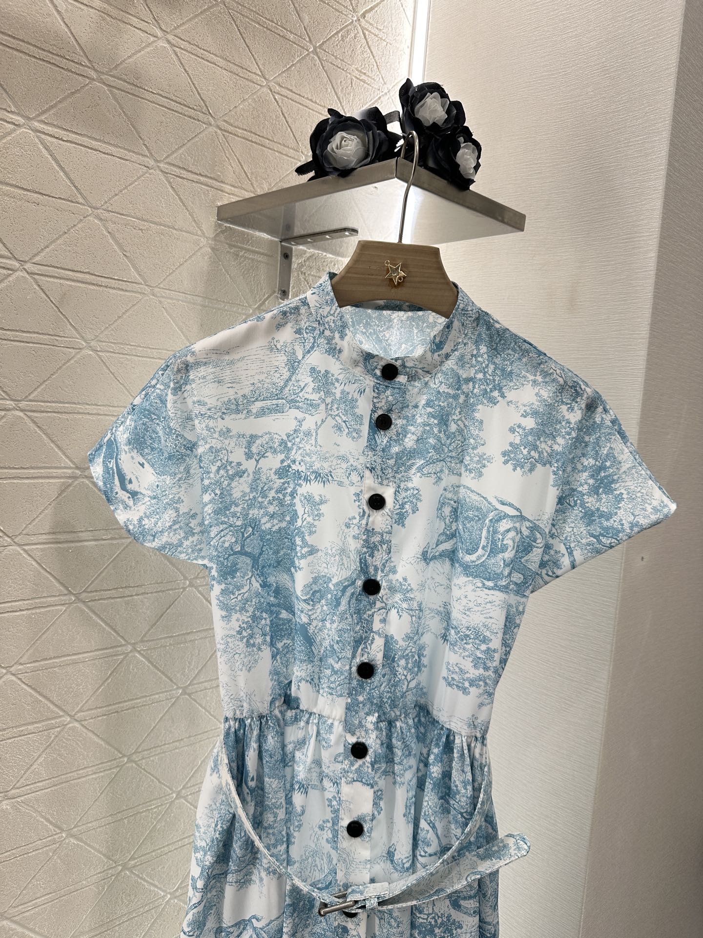 Flip collar short sleeved printed dress