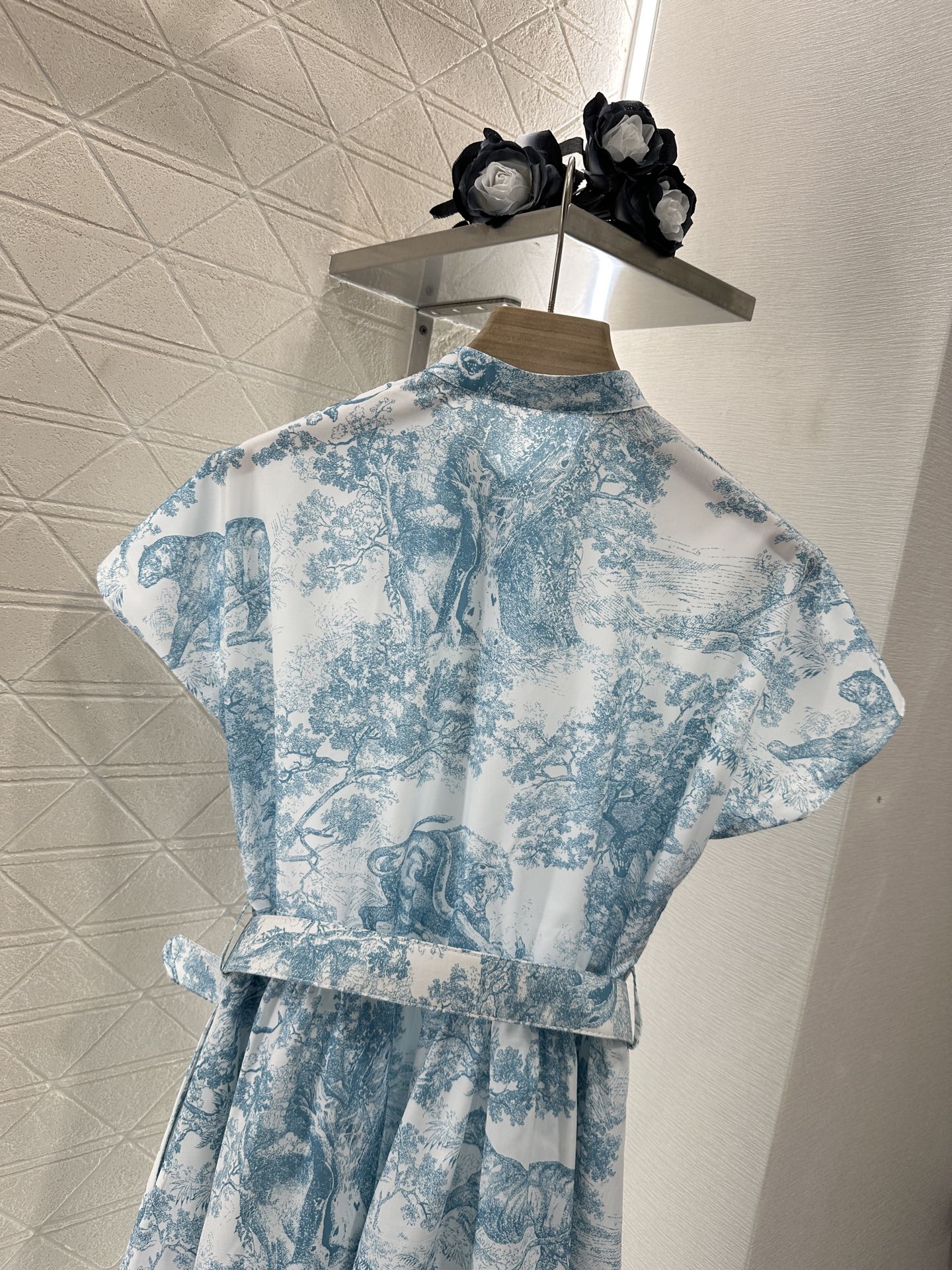 Flip collar short sleeved printed dress