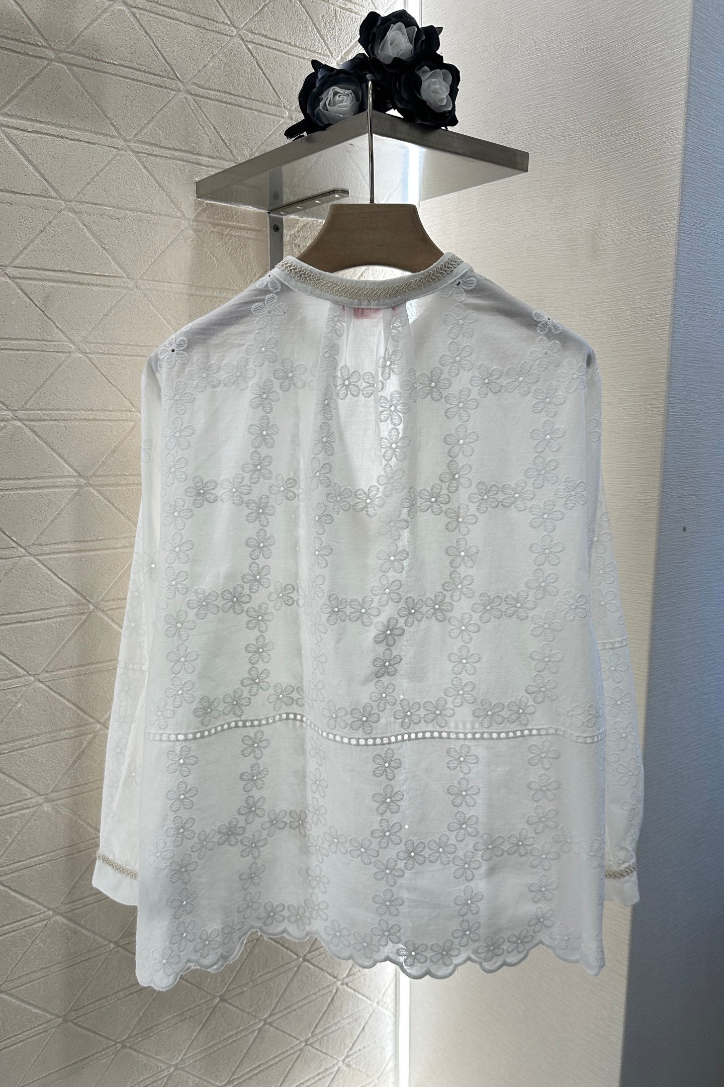 25cc Embroidered silhouette top and shorts set
