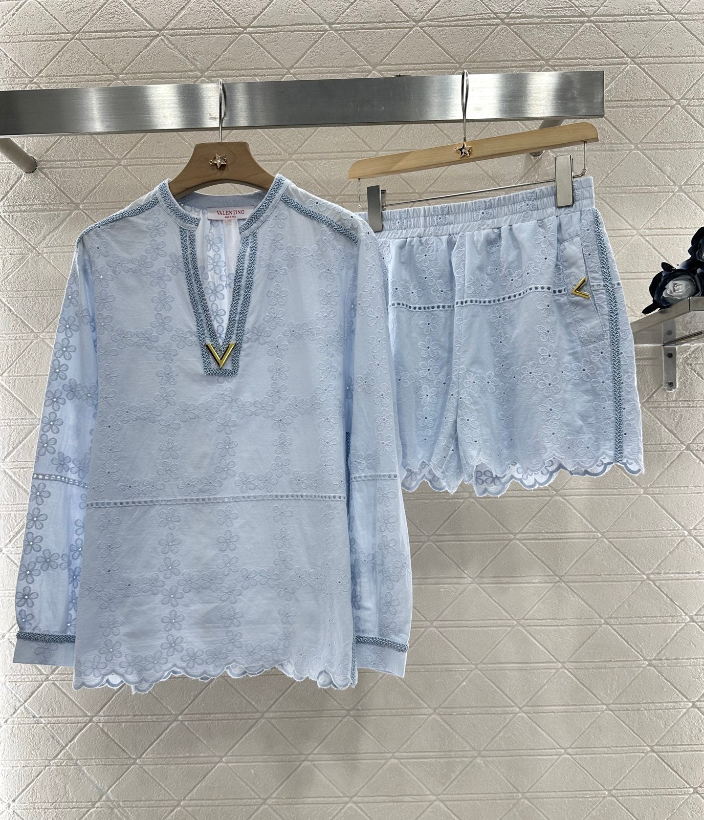 25cc Embroidered silhouette top and shorts set