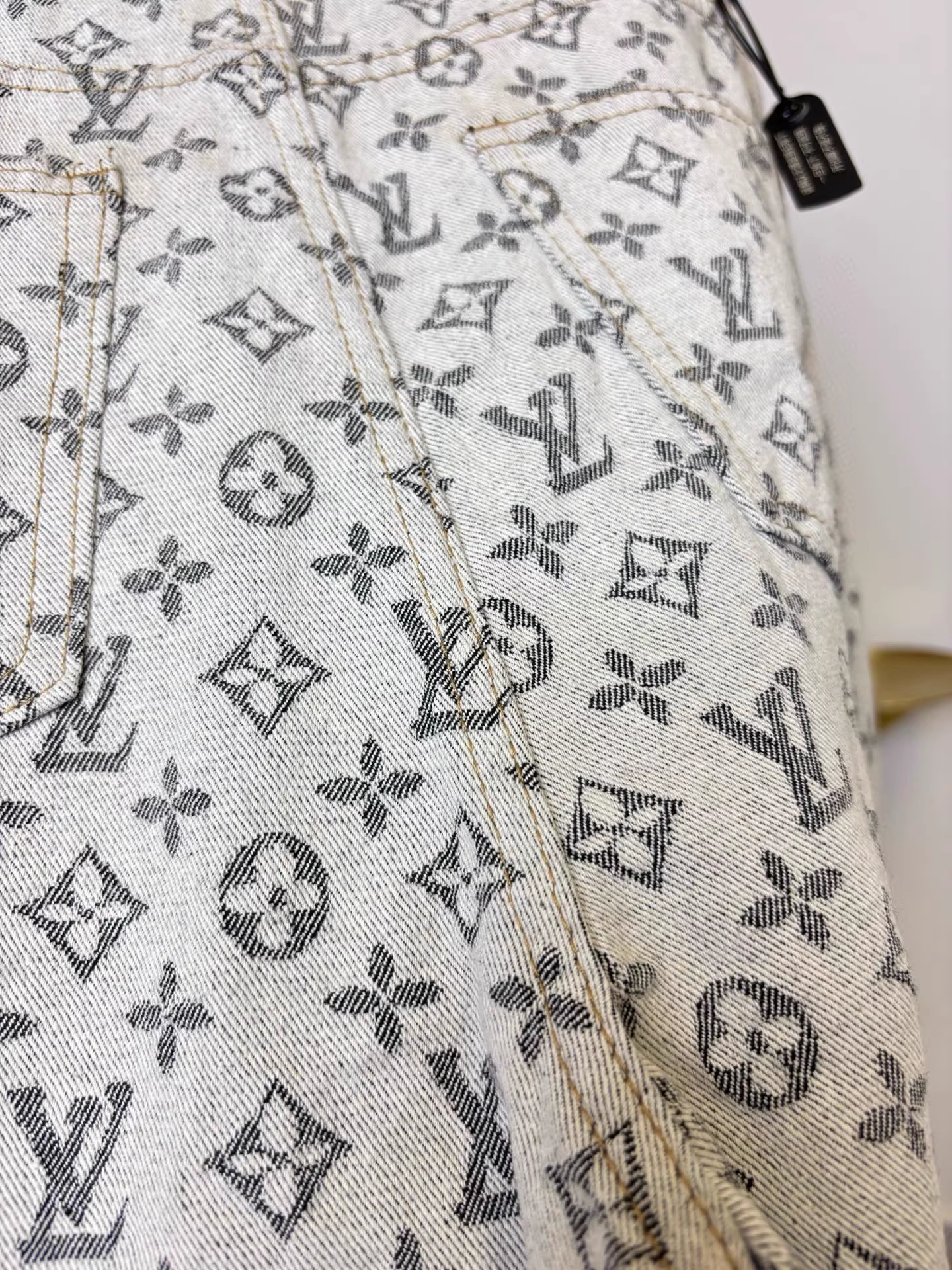 New early autumn straight jeans with printed monogram logo