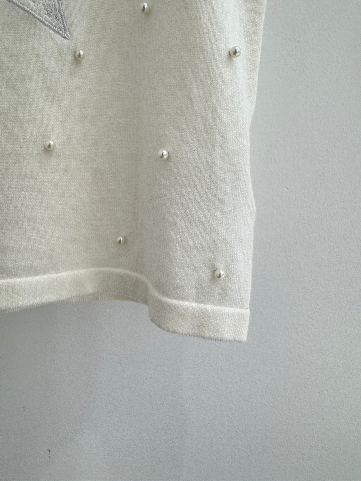 25fw Pearl sleeveless vest