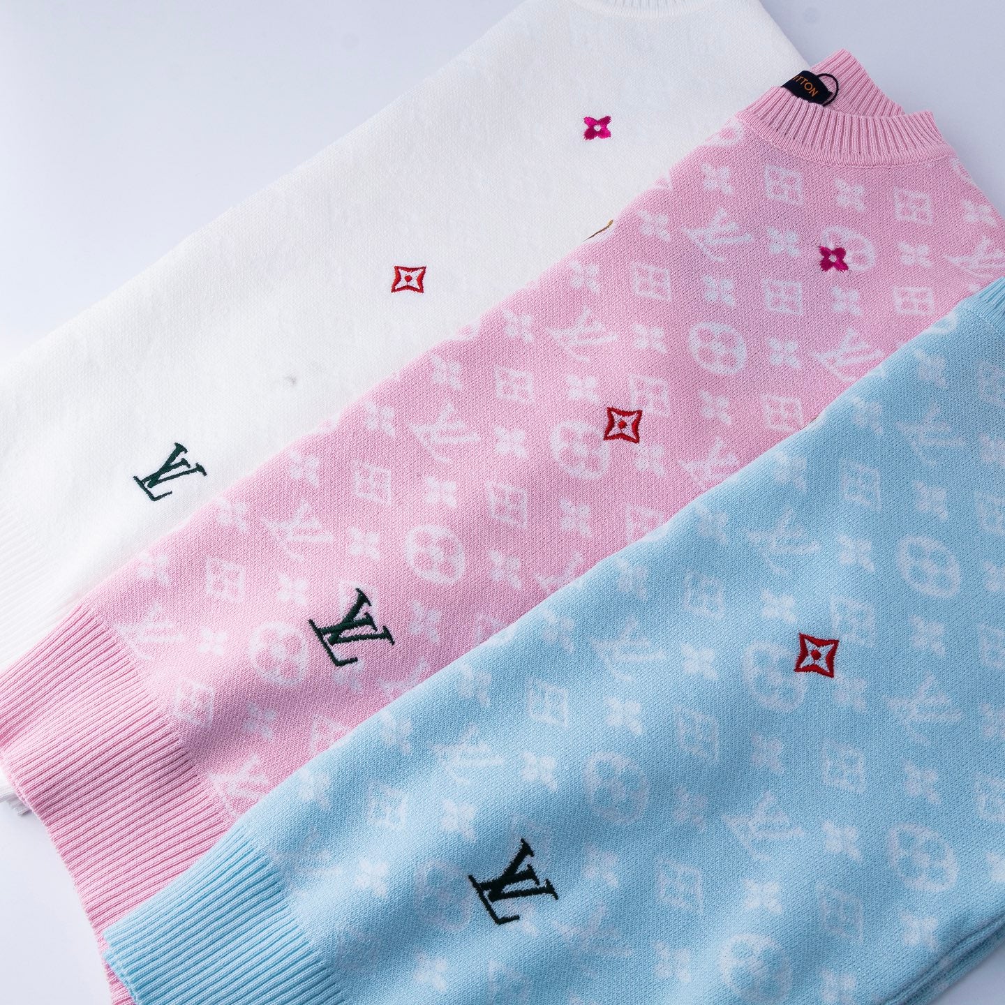 25 Knitted Embroidered Short Sleeve