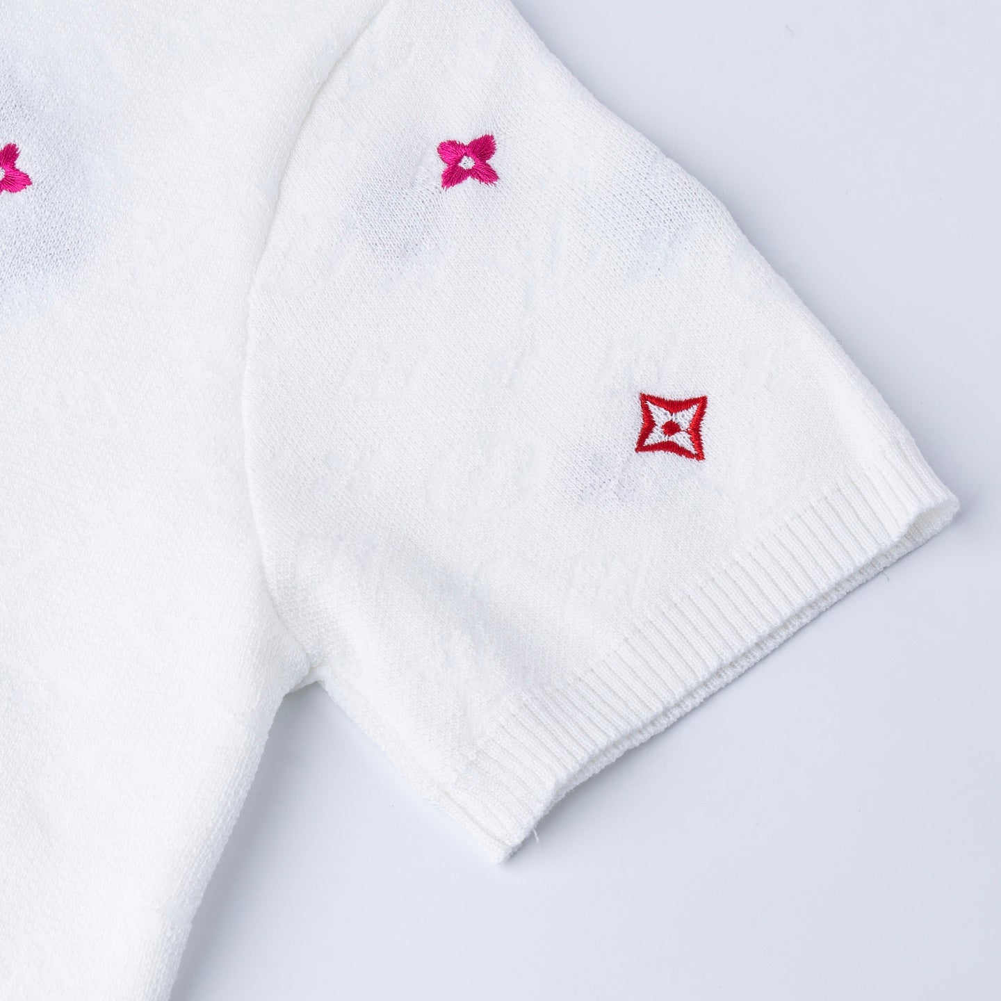 25 Knitted Embroidered Short Sleeve