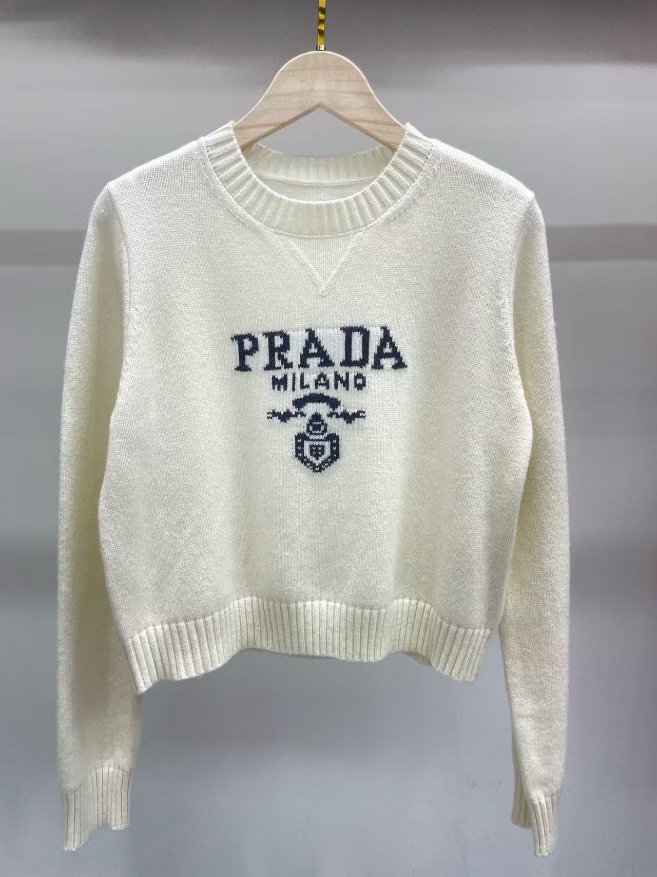Wool short sweater