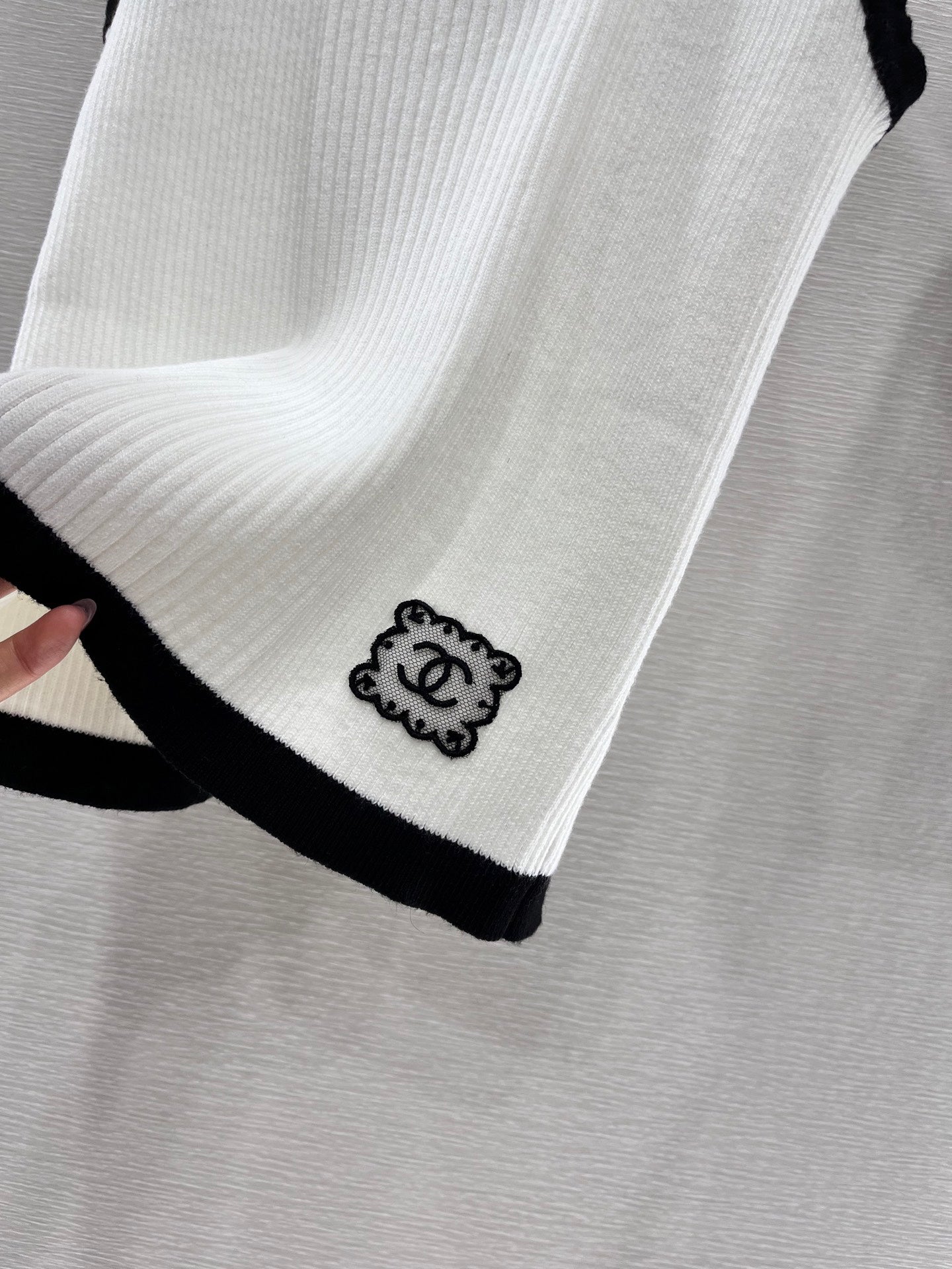 Panda color knitted vest
