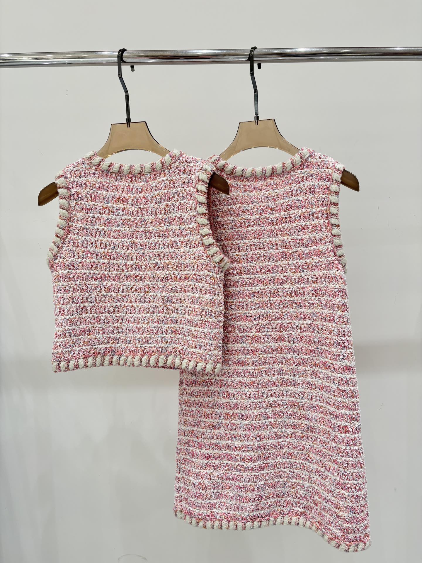 25 Early Spring New Round Neck Hand-beaded Tweed Heavy Knitted Vest + Dress