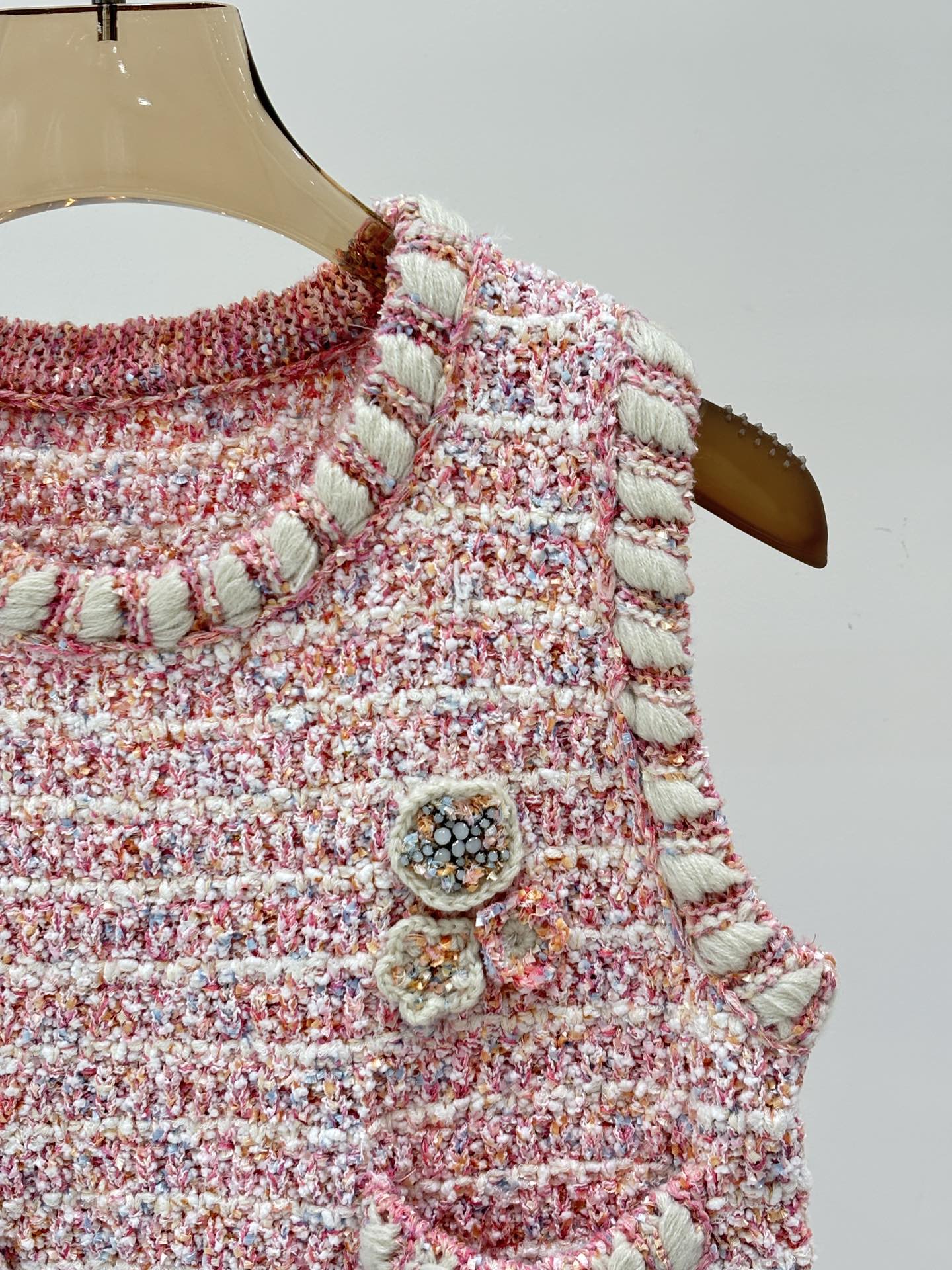 25 Early Spring New Round Neck Hand-beaded Tweed Heavy Knitted Vest + Dress