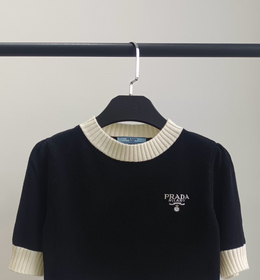 Classic lantern sleeves logo embroidered cotton top