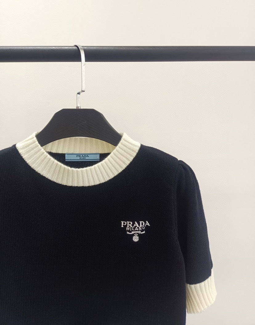Classic lantern sleeves logo embroidered cotton top
