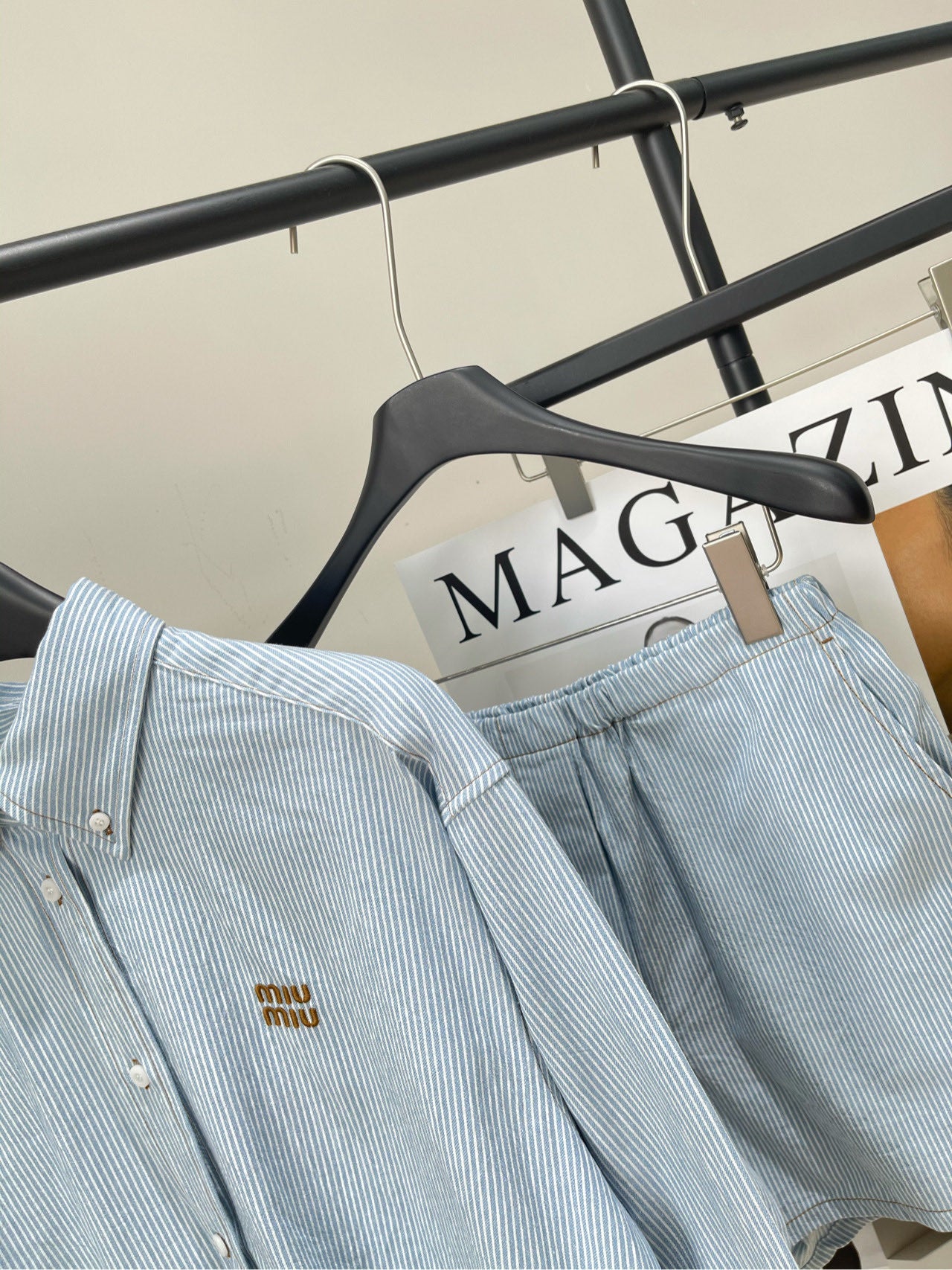 Collar light striped shirt 👔➕ shorts 🩳