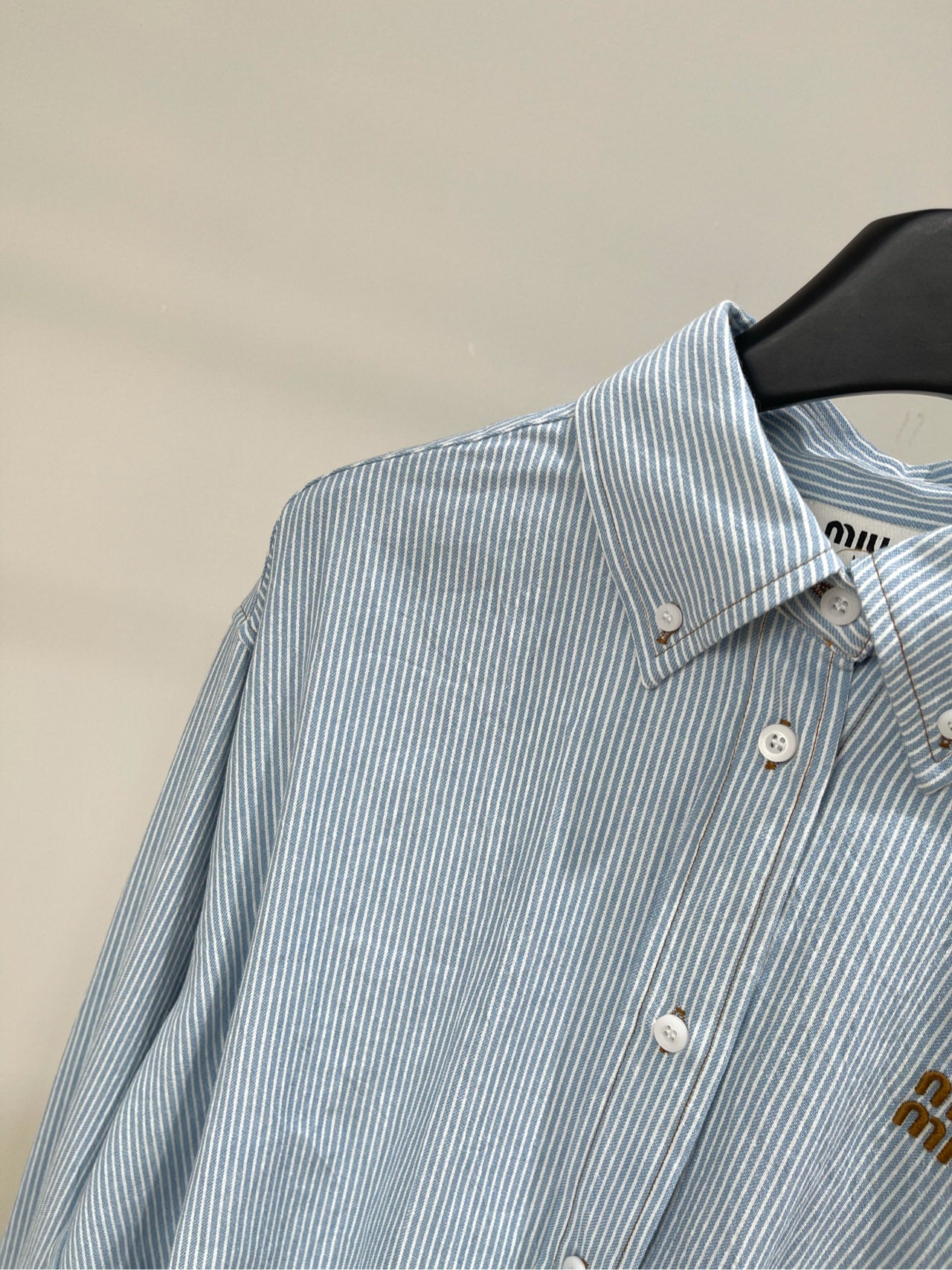 Collar light striped shirt 👔➕ shorts 🩳