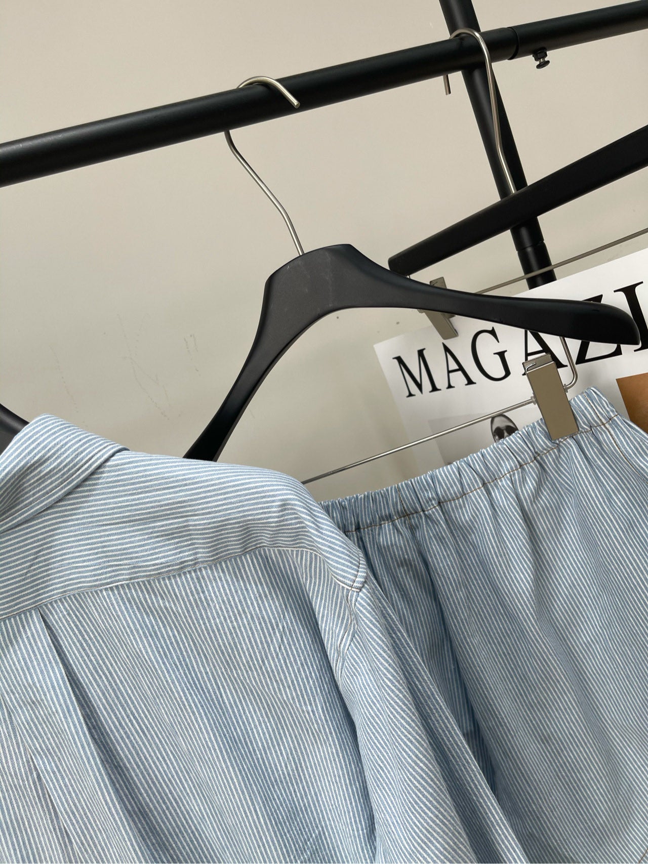 Collar light striped shirt 👔➕ shorts 🩳