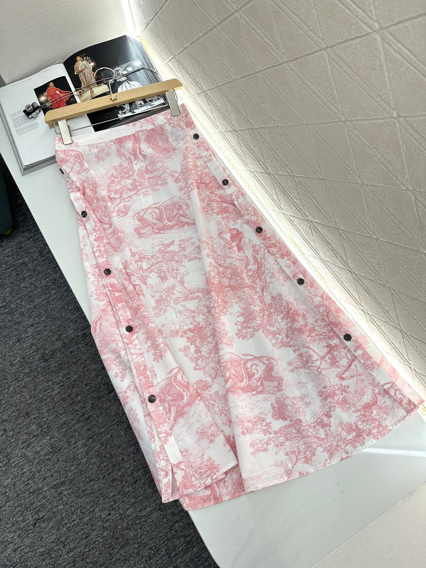 Printed silhouette underskirt