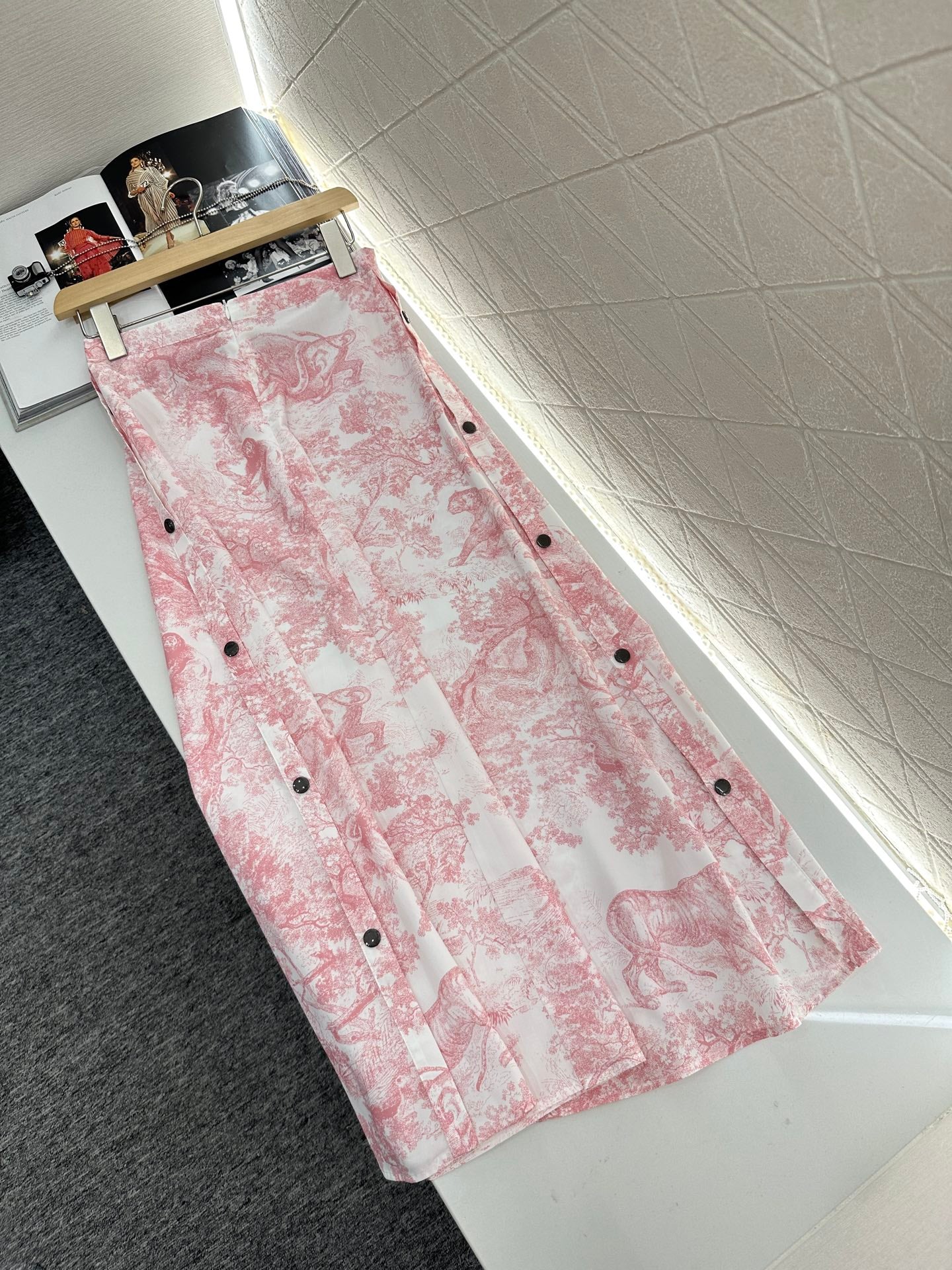 Printed silhouette underskirt