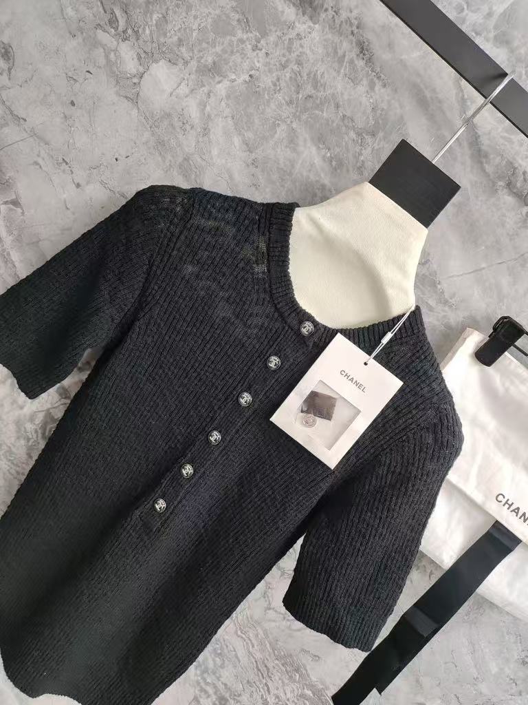C 25 Crew neck logo button down short sleeve knit half cardigan