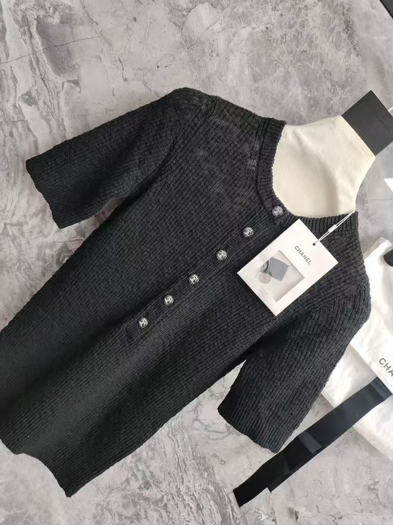 C 25 Crew neck logo button down short sleeve knit half cardigan