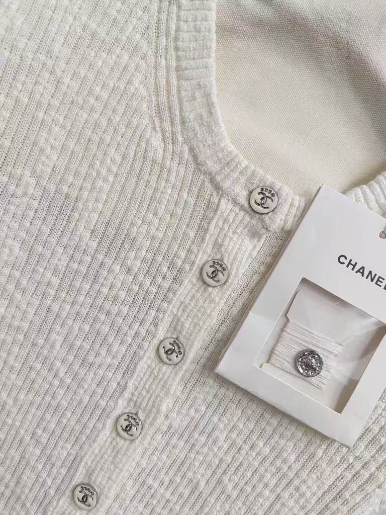 C 25 Crew neck logo button down short sleeve knit half cardigan