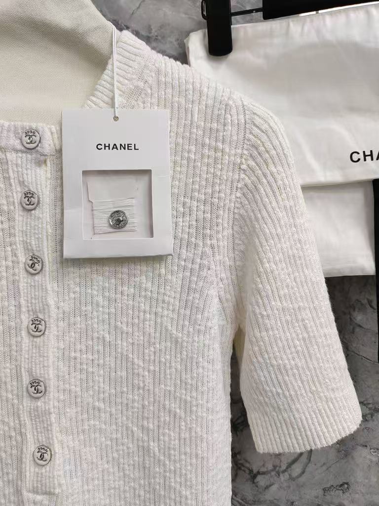 C 25 Crew neck logo button down short sleeve knit half cardigan