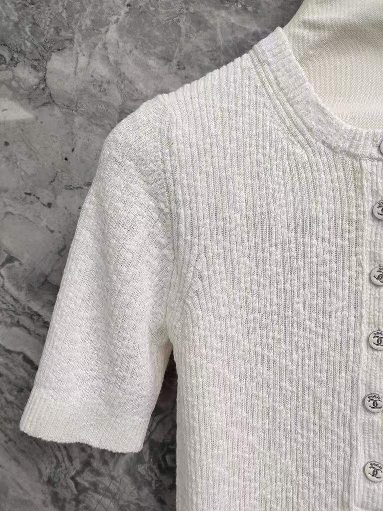 C 25 Crew neck logo button down short sleeve knit half cardigan