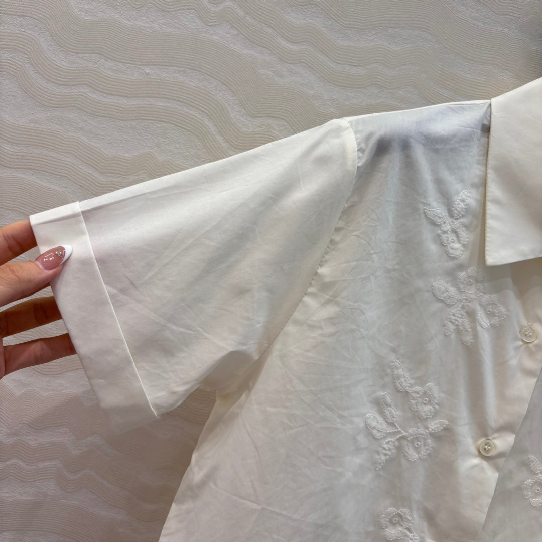 Intellectual Molecular College Style Positioning Embroidered Small Flower Shirt