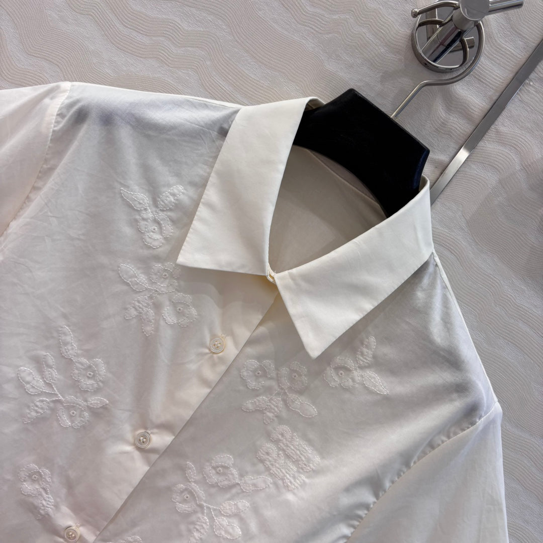 Intellectual Molecular College Style Positioning Embroidered Small Flower Shirt