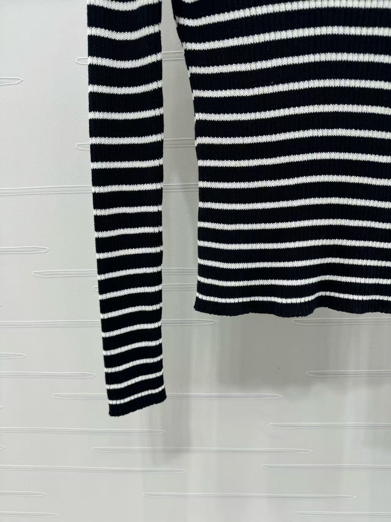 Five-pointed star jacquard striped knitted sweater