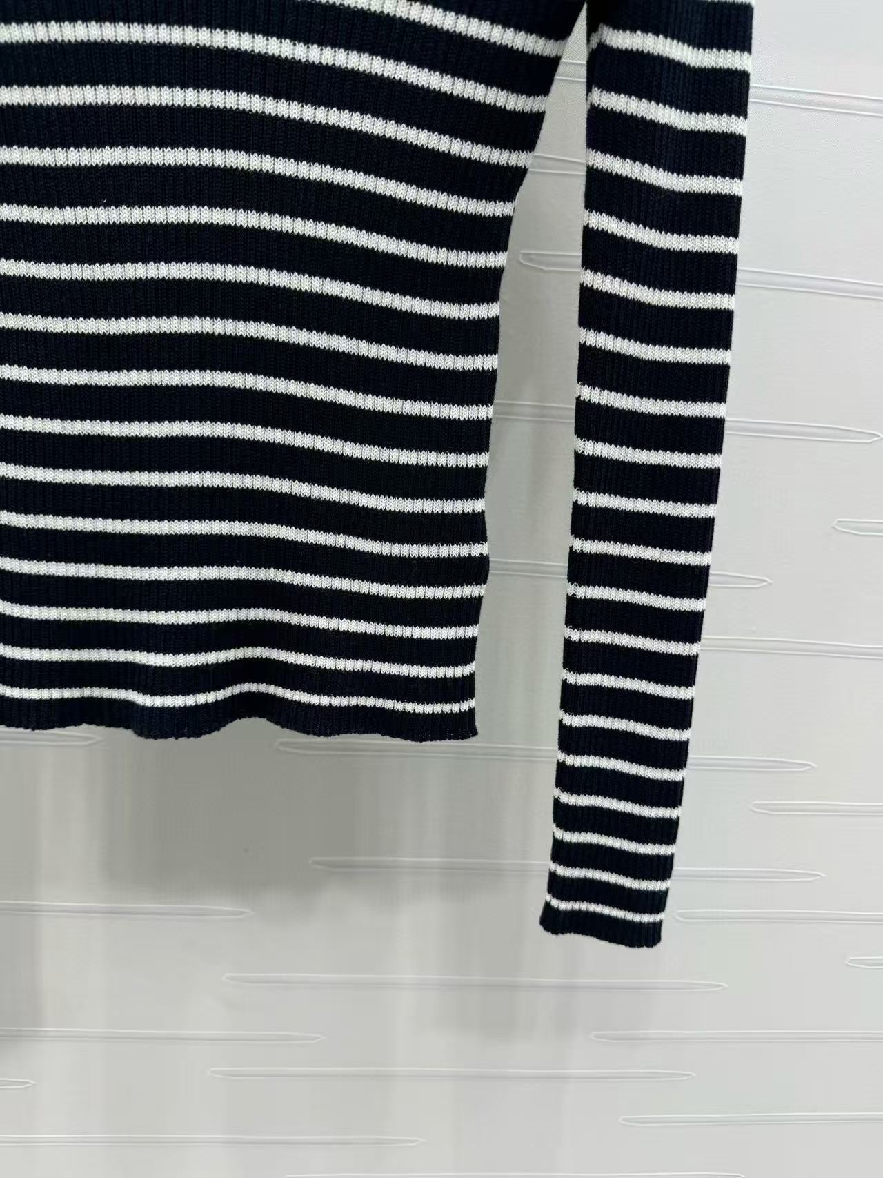 Five-pointed star jacquard striped knitted sweater