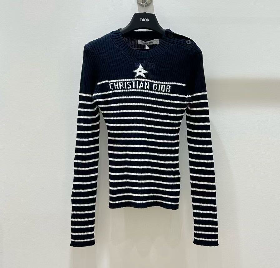 Five-pointed star jacquard striped knitted sweater