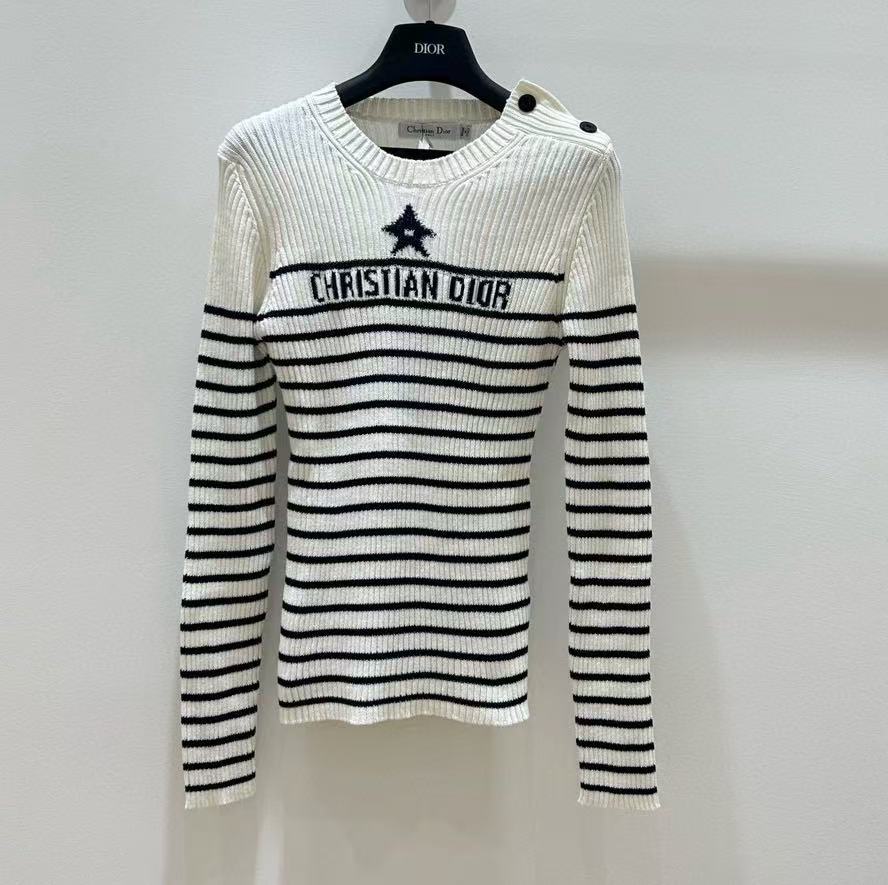 Five-pointed star jacquard striped knitted sweater