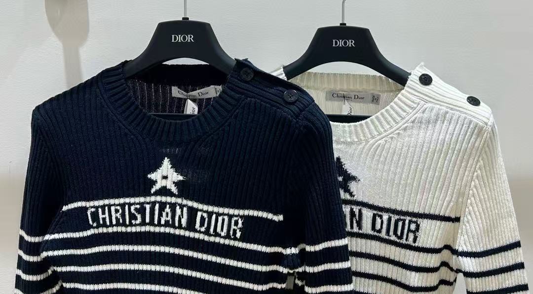 Five-pointed star jacquard striped knitted sweater