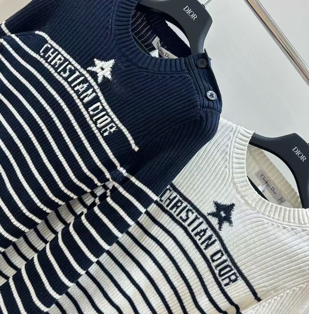 Five-pointed star jacquard striped knitted sweater