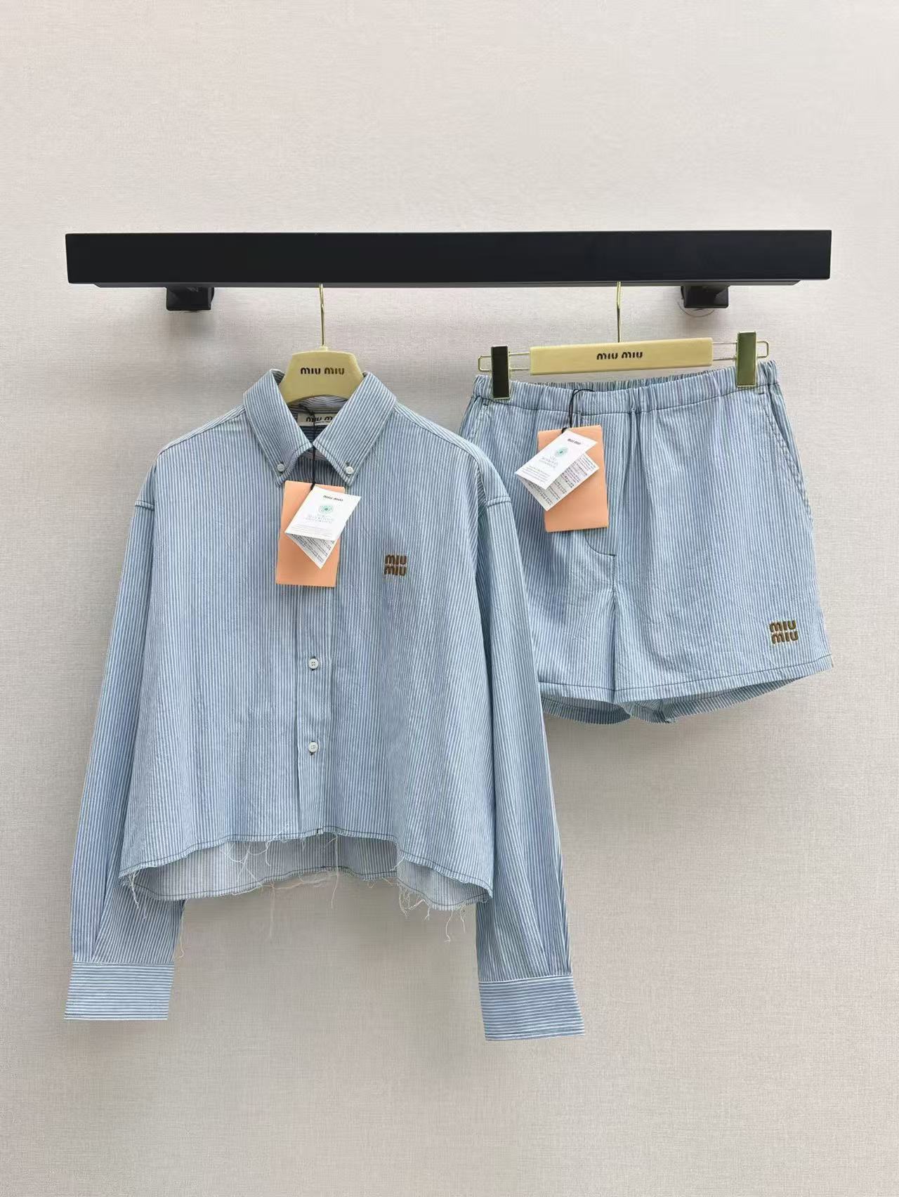 Collar light striped shirt 👔➕ shorts 🩳