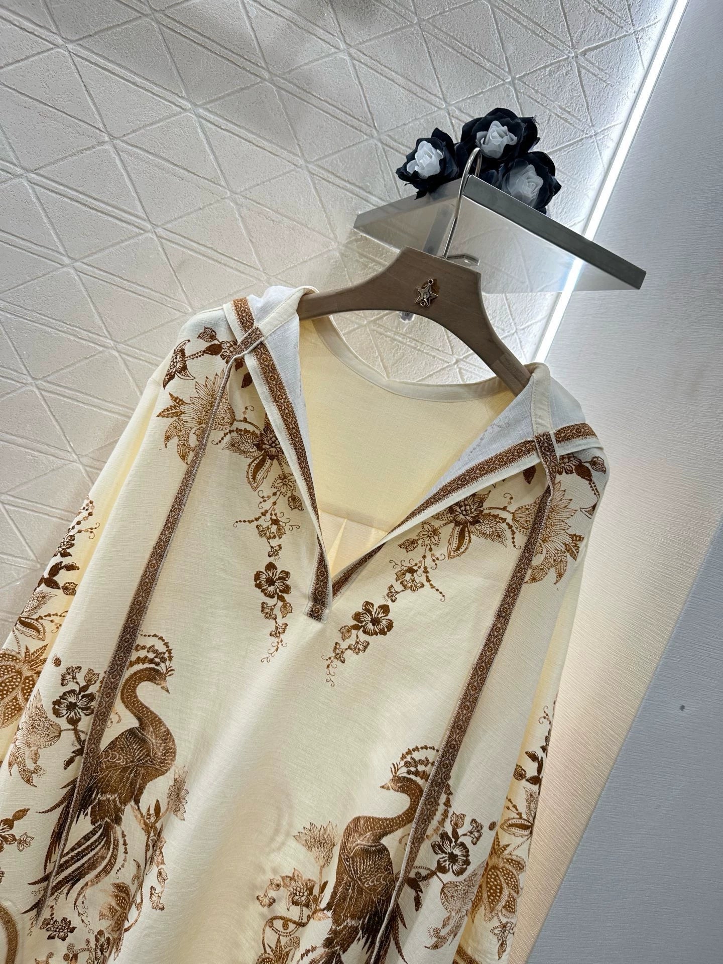 Z 25 New Hooded Silhouette Top and Pants Set