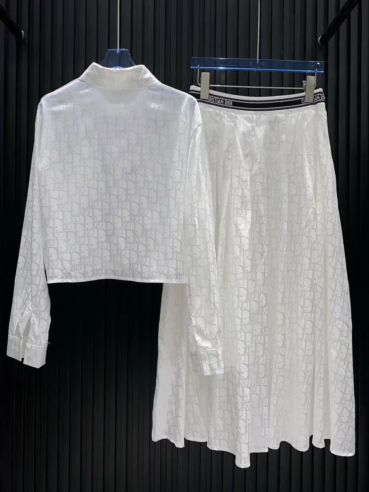 D 25 Silver silk acetate suit