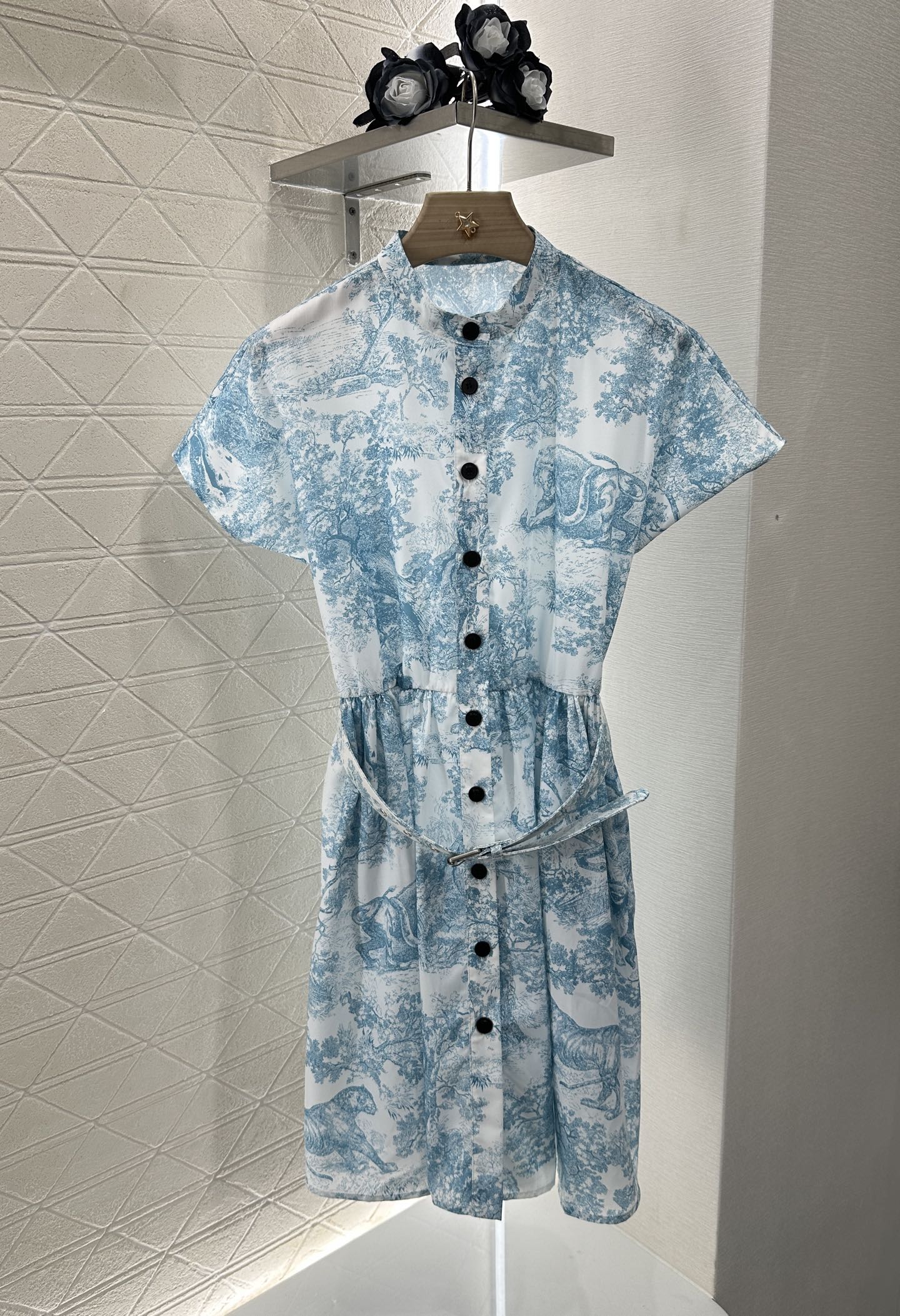 Flip collar short sleeved printed dress