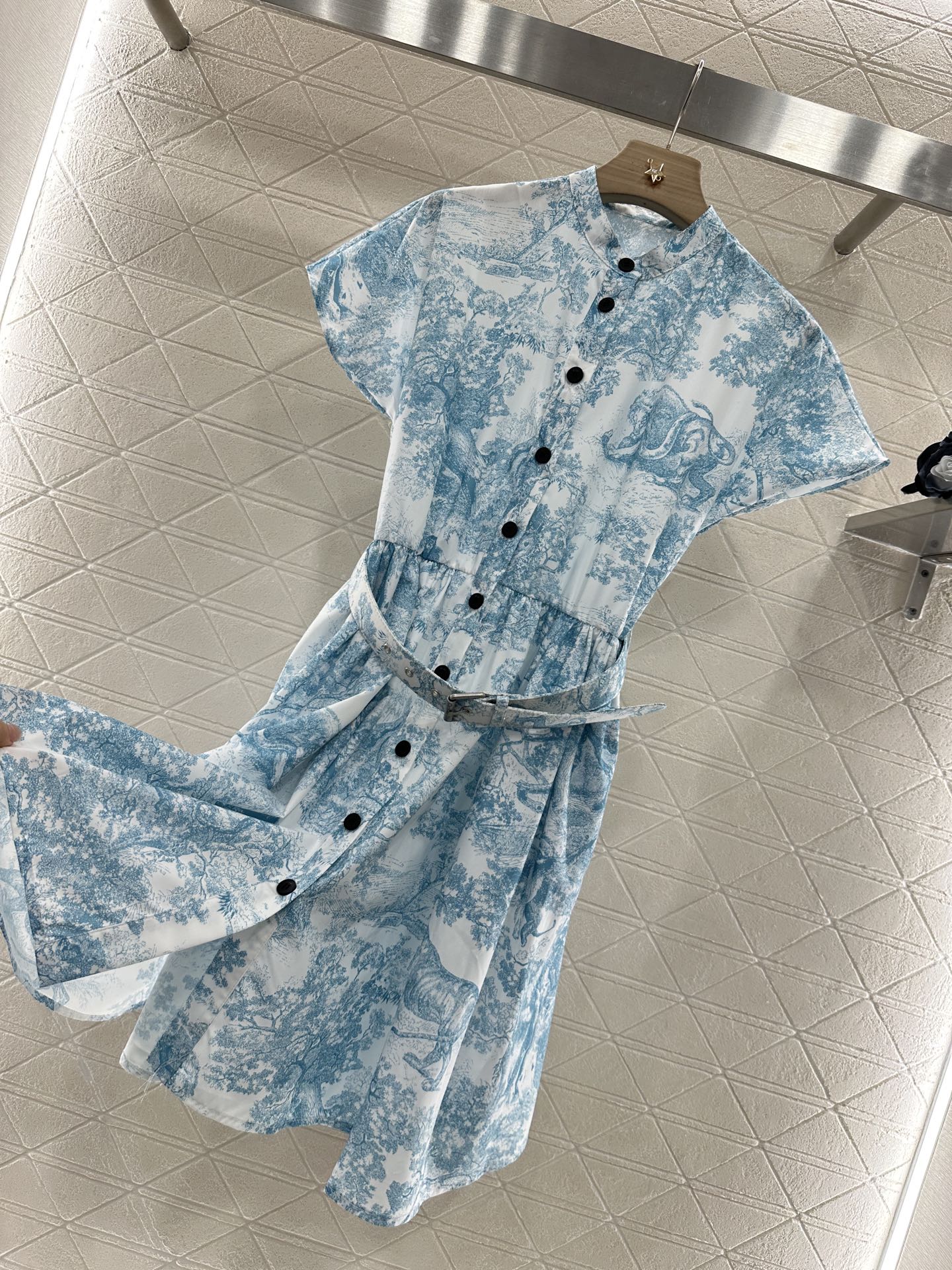Flip collar short sleeved printed dress