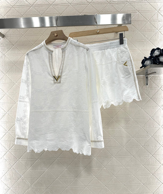 25cc Embroidered silhouette top and shorts set