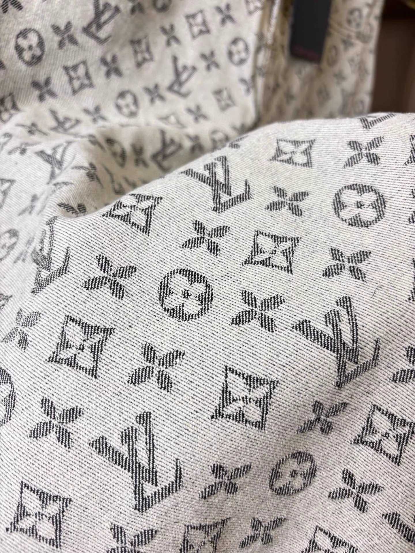New early autumn straight jeans with printed monogram logo