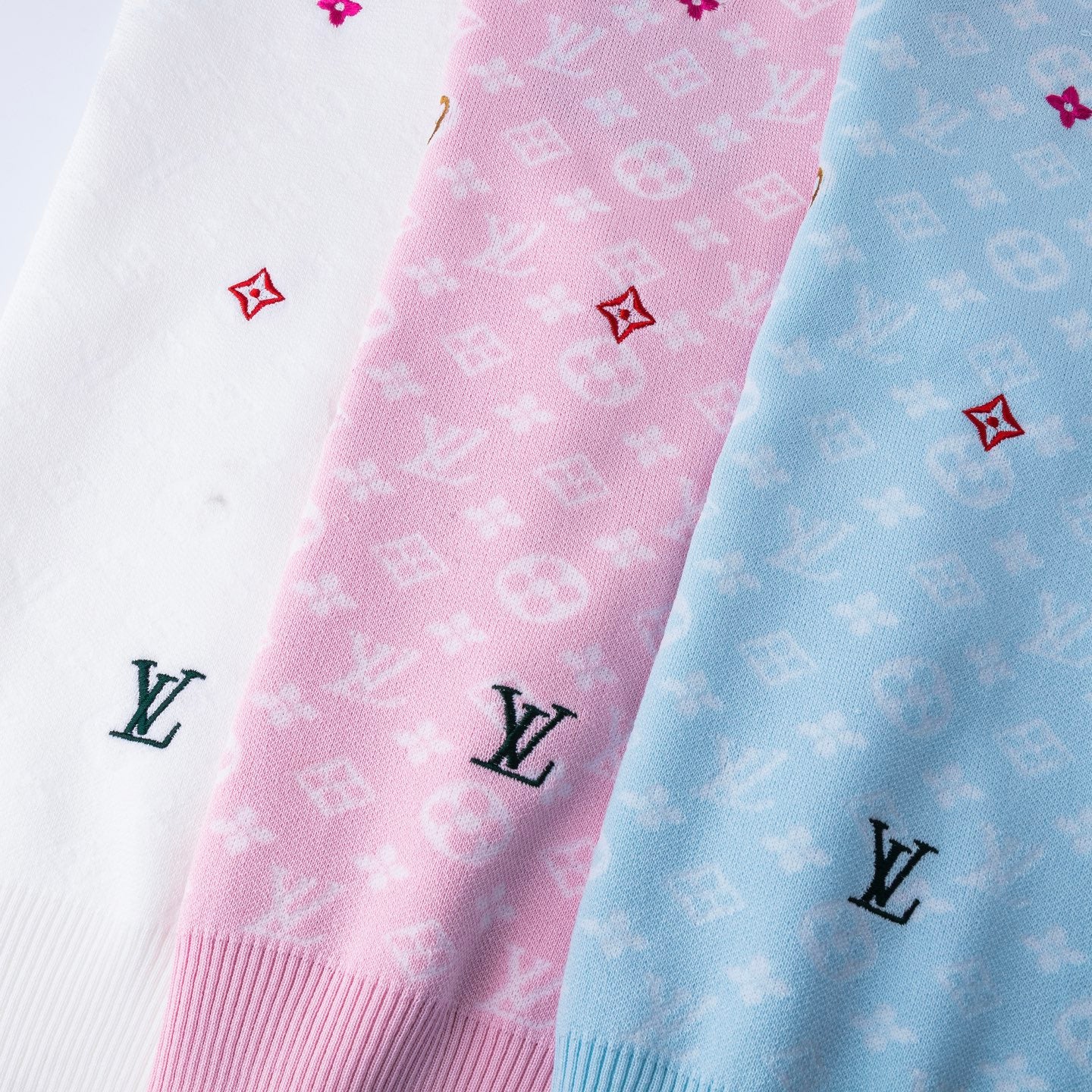 25 Knitted Embroidered Short Sleeve