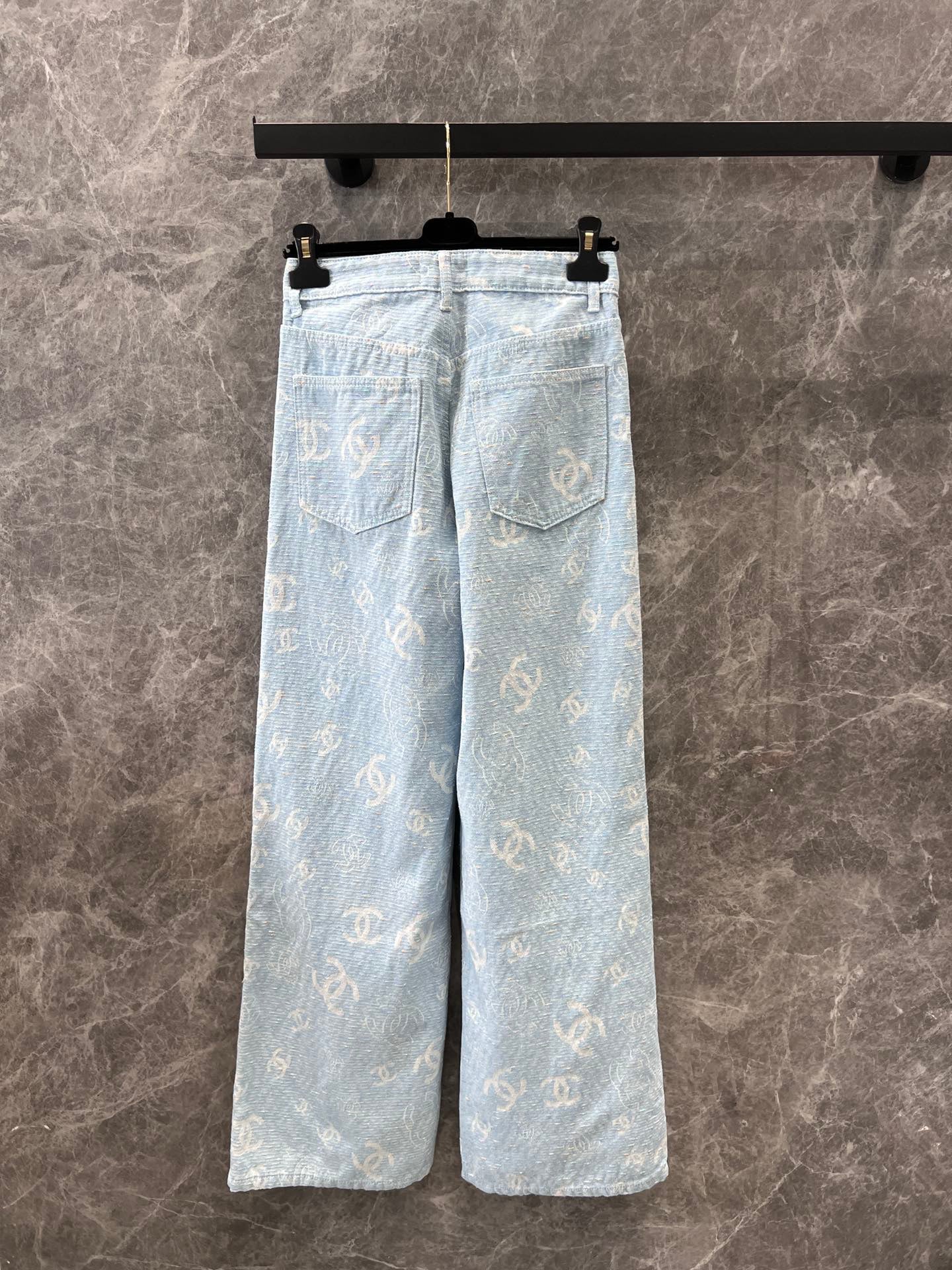 25p Early Spring New
