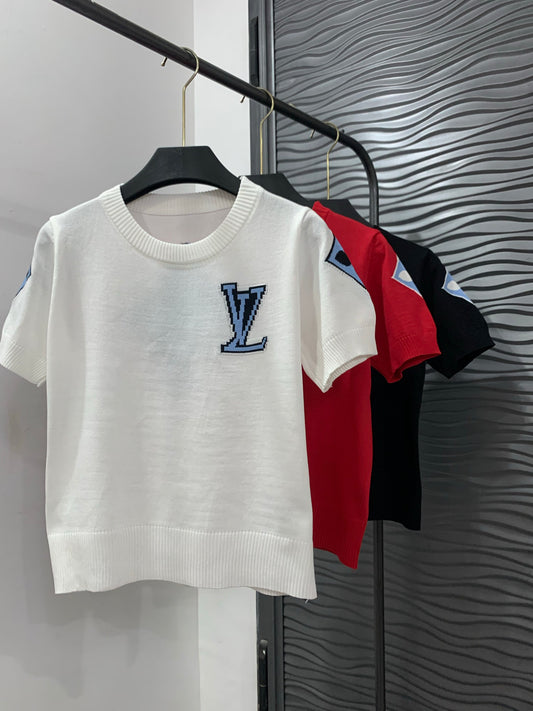 U-shaped knitted sweater