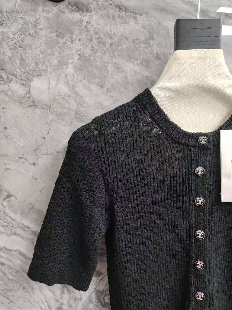 C 25 Crew neck logo button down short sleeve knit half cardigan