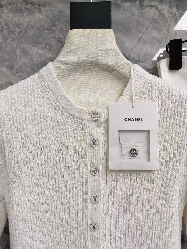 C 25 Crew neck logo button down short sleeve knit half cardigan