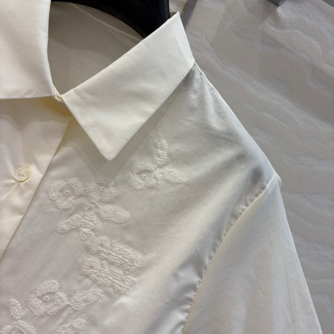 Intellectual Molecular College Style Positioning Embroidered Small Flower Shirt