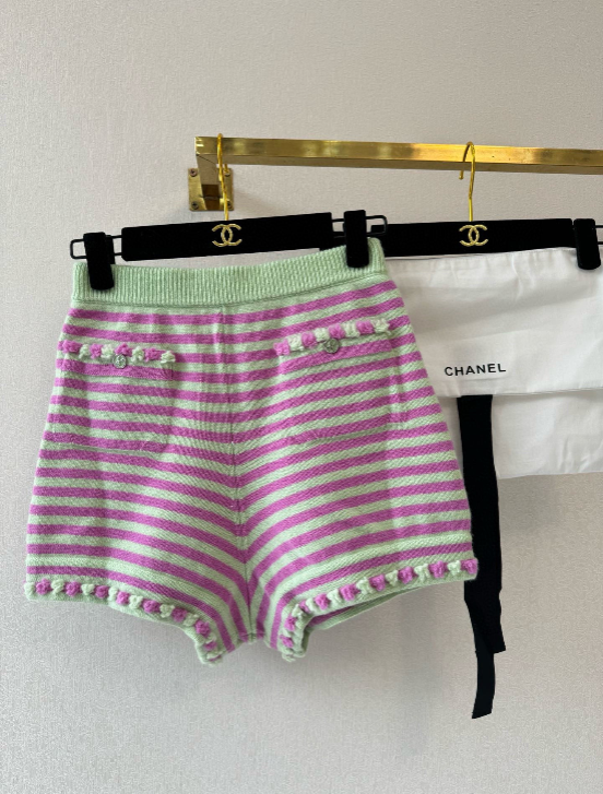 25 Striped suit strapless+cardigan